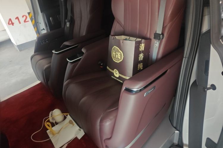 Used Buick Century 2023 2.0T Seven-Seater Yinshi Edition Left Rear Seat