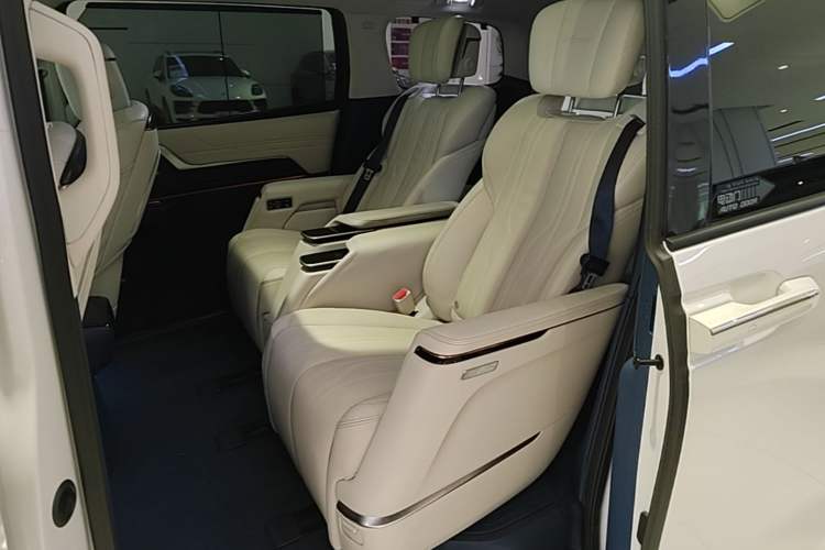 Used Buick Century 2023 2.0T Six-Seater Yinshi Edition Left Rear Seat