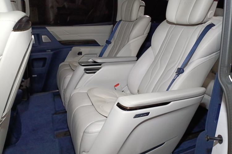 Used Buick Century 2023 2.0T Six-Seater Yinshi Edition Left Rear Seat