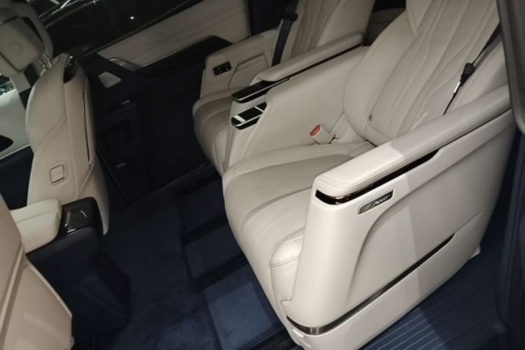 Used Buick Century 2023 2.0T Six-Seater Yinshi Edition Left Rear Seat