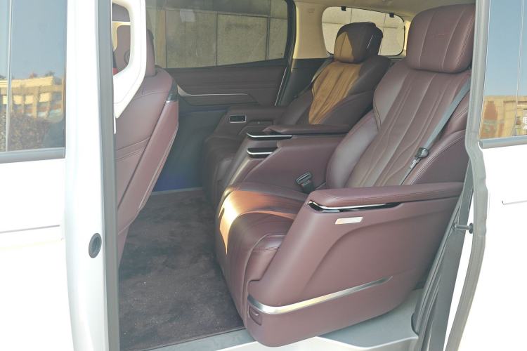 Used Buick Century 2023 2.0T Six-Seater Yinshi Edition Left Rear Seat
