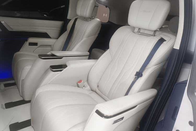 Used Buick Century 2023 2.0T Six-Seater Yinshi Edition Left Rear Seat