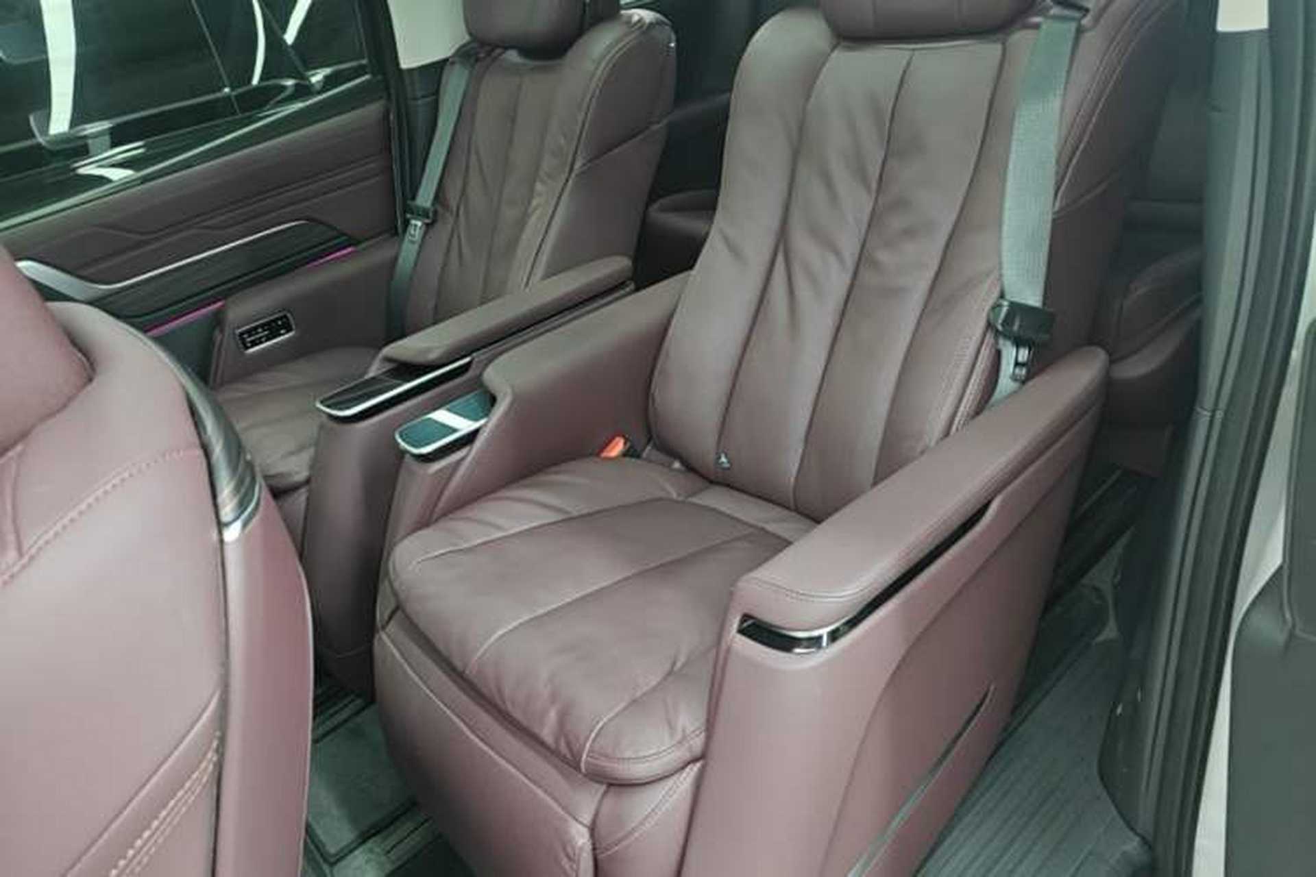 Used Buick Century 2023 2.0T Six-Seater Yinshi Edition Left Rear Seat