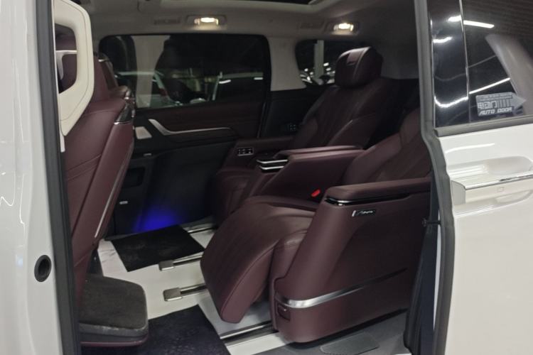Used Buick Century 2023 2.0T Six-Seater Yinshi Edition Left Rear Seat