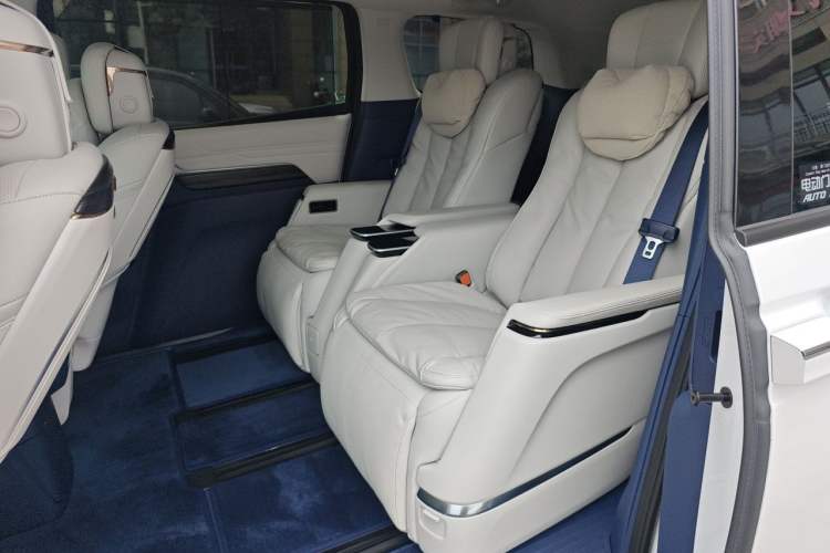Used Buick Century 2023 2.0T Seven-Seater Yinshi Edition Left Rear Seat