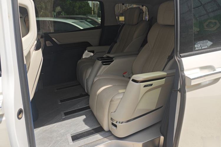 Used Buick Century 2023 2.0T Six-Seater Yinshi Edition Left Rear Seat