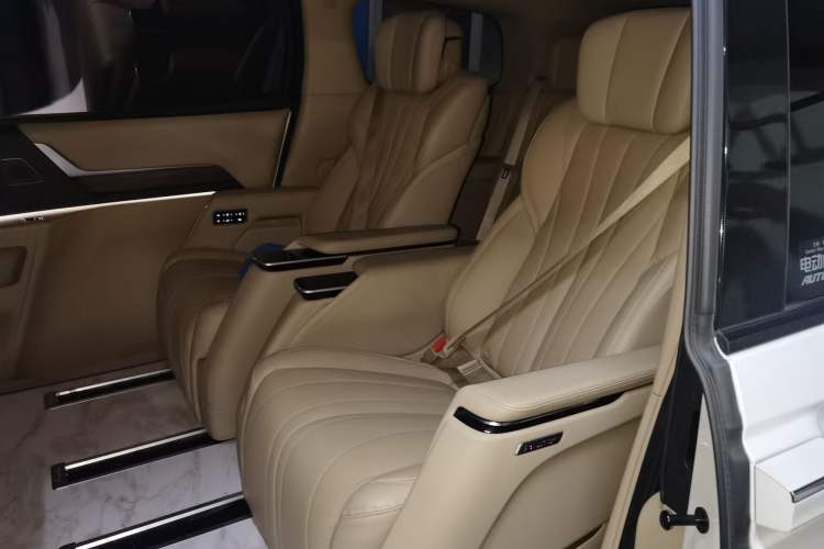 Used Buick Century 2023 2.0T Seven-Seater Deluxe Edition Left Rear Seat