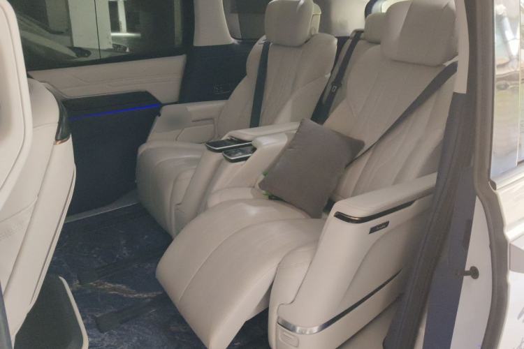 Used Buick Century 2023 2.0T Seven-Seater Yinshi Edition Left Rear Seat