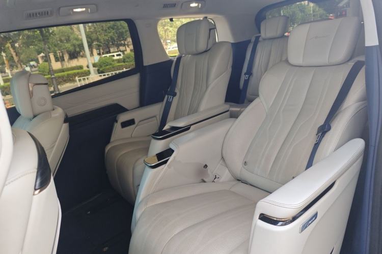 Used Buick Century 2023 2.0T Seven-Seater Yinshi Edition Left Rear Seat