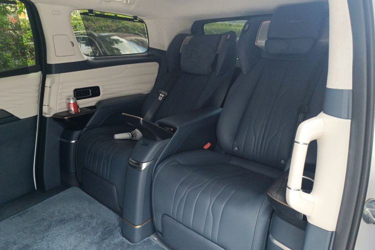Used Buick Century 2023 2.0T Four-Seat Private Edition Left Rear Seat
