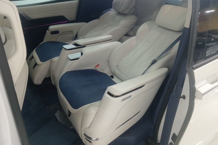 Used Buick Century 2023 2.0T Six-Seater Yinshi Edition Left Rear Seat