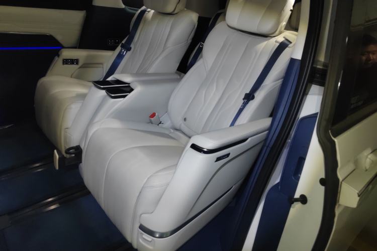 Used Buick Century 2023 2.0T Six-Seater Yinshi Edition Left Rear Seat