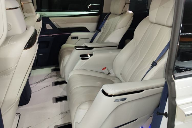 Used Buick Century 2023 2.0T Seven-Seater Yinshi Edition Left Rear Seat