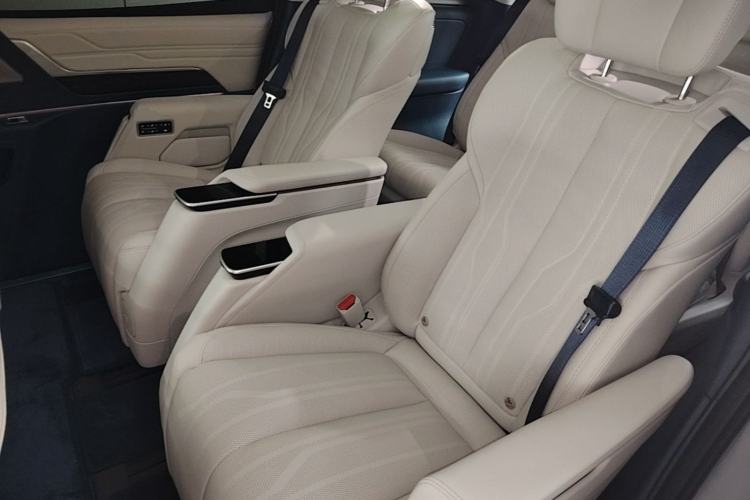 Used Buick Century 2023 2.0T Six-Seater Yinshi Edition Left Rear Seat