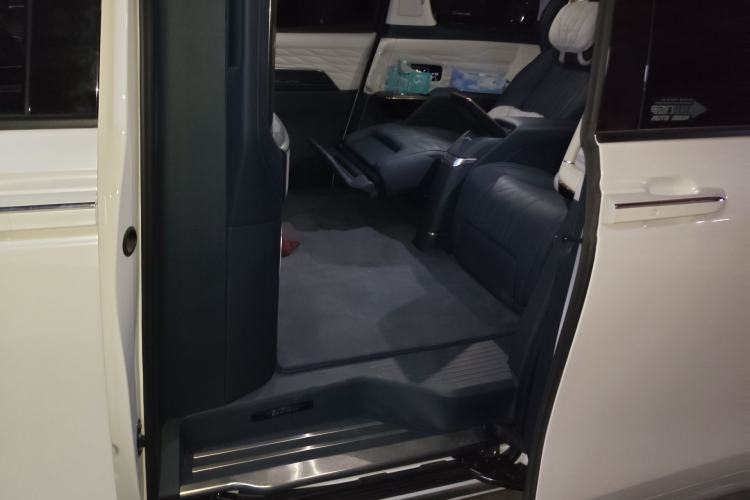 Used Buick Century 2023 2.0T Four-Seat Private Edition Left Rear Seat