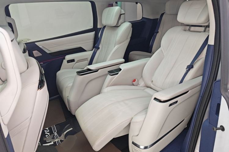 Used Buick Century 2023 2.0T Six-Seater Yinshi Edition Left Rear Seat