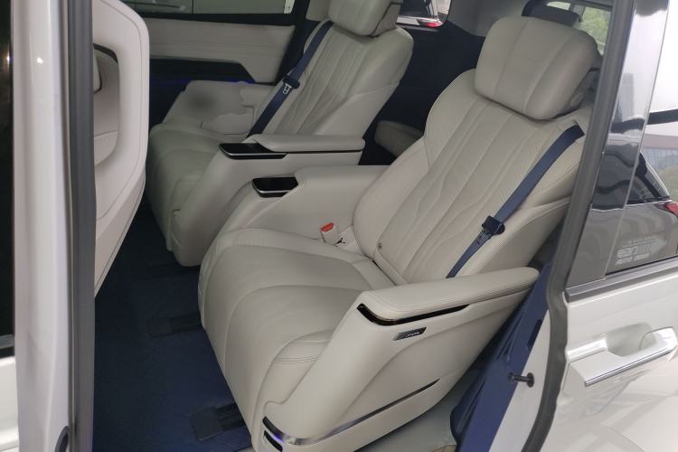 Used Buick Century 2023 2.0T Seven-Seater Yinshi Edition Left Rear Seat