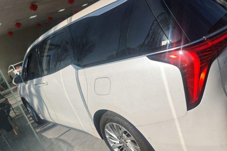Used Buick Century 2023 2.0T Six-Seater Yinshi Edition Left Side