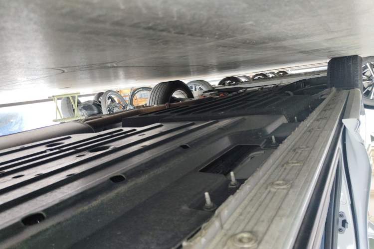 Used Buick Century 2023 2.0T Seven-Seater Yinshi Edition Left Side Sill