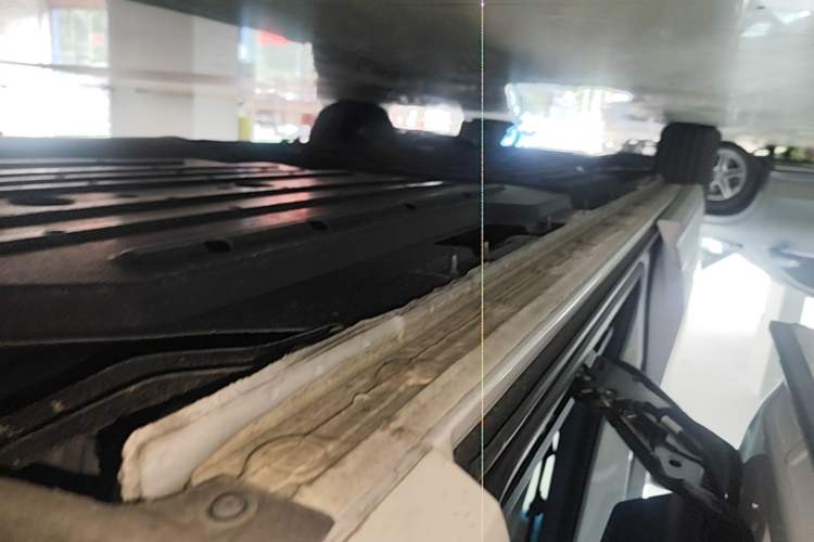 Used Buick Century 2023 2.0T Six-Seater Yinshi Edition Left Side Sill