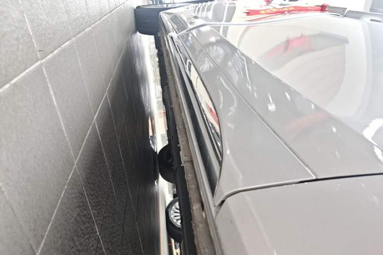 Used Buick Century 2023 2.0T Four-Seat Private Edition Left Side Sill