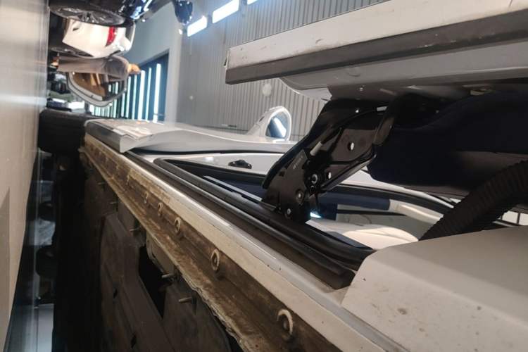 Used Buick Century 2023 2.0T Six-Seater Yinshi Edition Left Side Sill