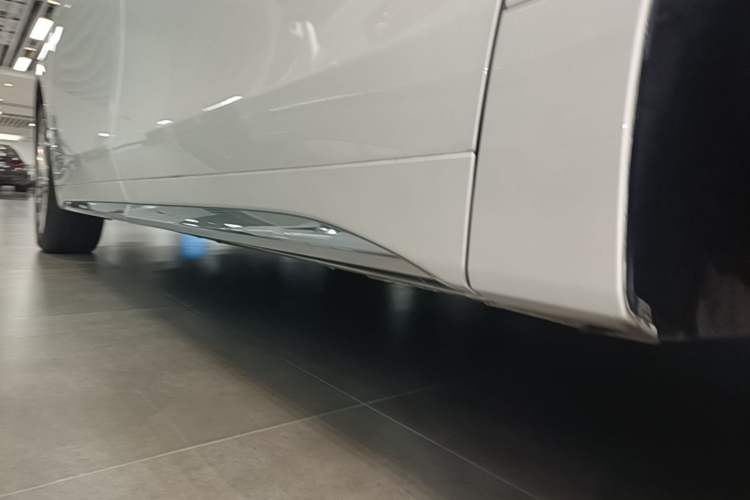 Used Buick Century 2023 2.0T Six-Seater Yinshi Edition Left Side Sill