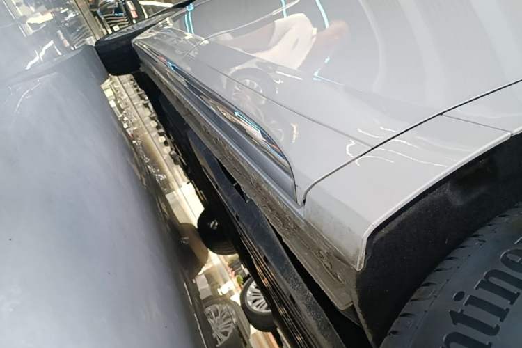 Used Buick Century 2023 2.0T Six-Seater Yinshi Edition Left Side Sill