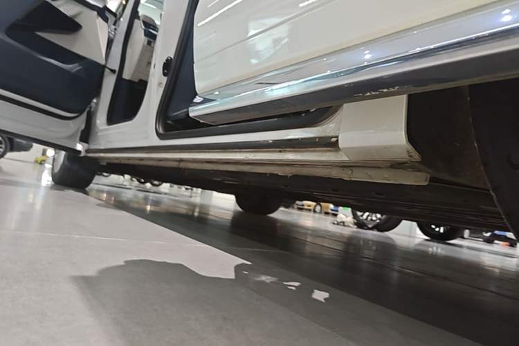 Used Buick Century 2023 2.0T Four-Seat Private Edition Left Side Sill