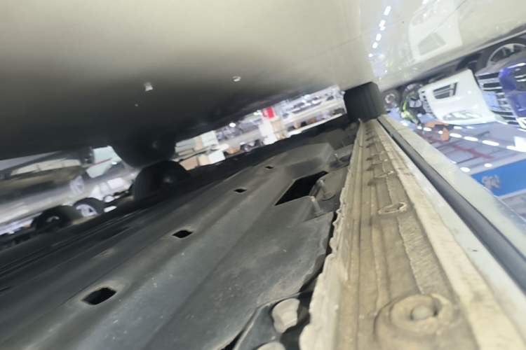 Used Buick Century 2023 2.0T Six-Seater Yinshi Edition Left Side Sill