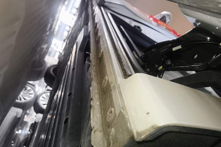 Used Buick Century 2023 2.0T Six-Seater Yinshi Edition Left Side Sill
