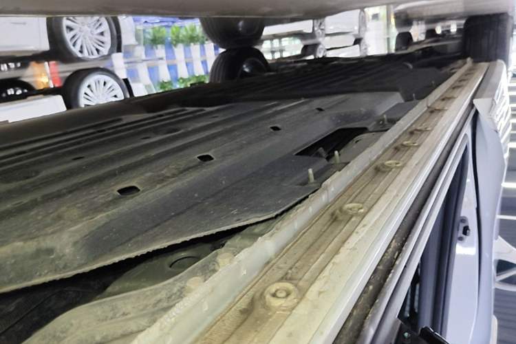 Used Buick Century 2023 2.0T Six-Seater Yinshi Edition Left Side Sill