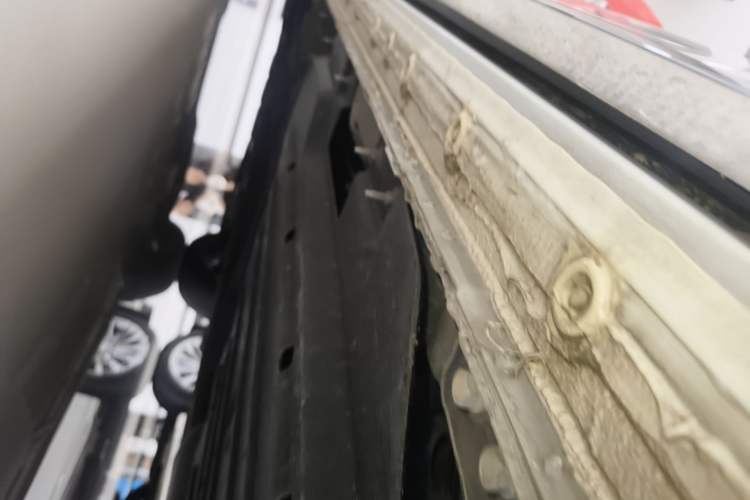 Used Buick Century 2023 2.0T Six-Seater Yinshi Edition Left Side Sill