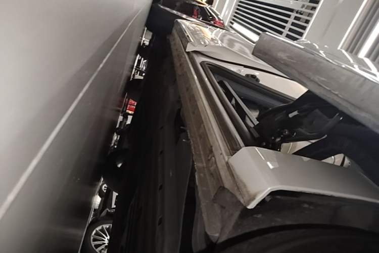 Used Buick Century 2023 2.0T Six-Seater Yinshi Edition Left Side Sill