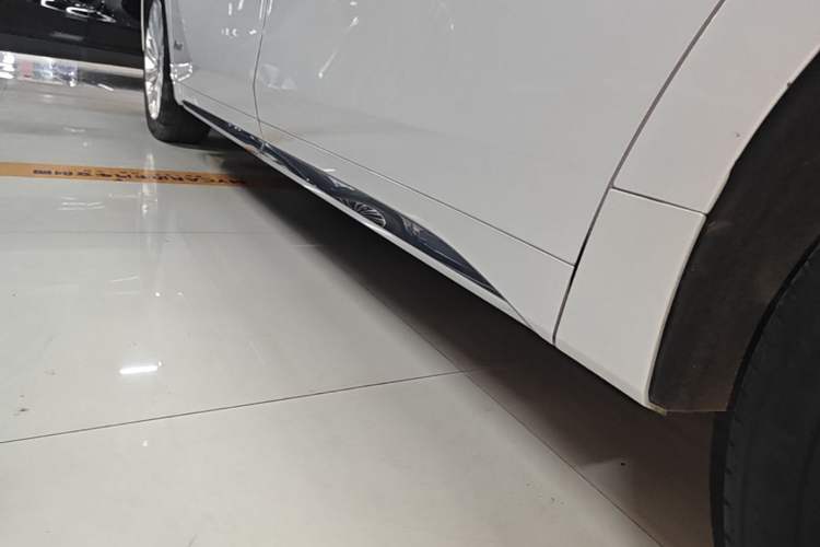 Used Buick Century 2023 2.0T Six-Seater Yinshi Edition Left Side Sill