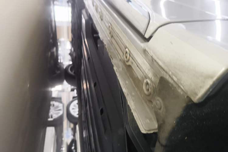 Used Buick Century 2023 2.0T Six-Seater Yinshi Edition Left Side Sill