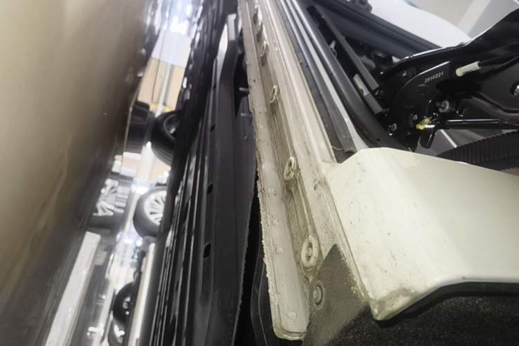 Used Buick Century 2023 2.0T Seven-Seater Yinshi Edition Left Side Sill
