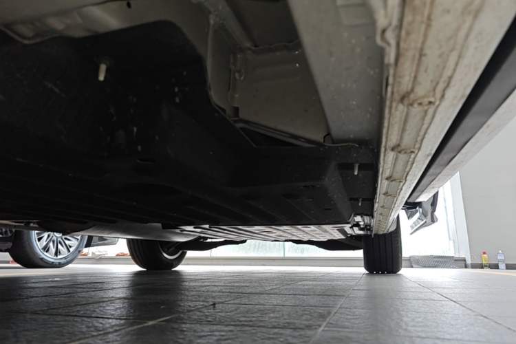 Used Buick Century 2023 2.0T Six-Seater Yinshi Edition Left Side Sill