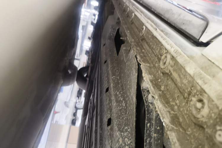 Used Buick Century 2023 2.0T Six-Seater Yinshi Edition Left Side Sill