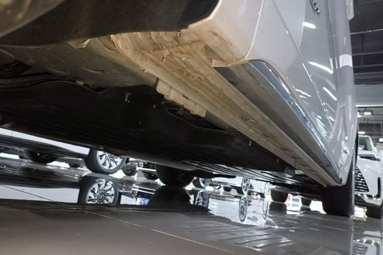 Used Buick Century 2023 2.0T Seven-Seater Yinshi Edition Left Side Sill