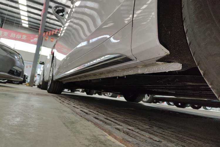 Used Buick Century 2023 2.0T Six-Seater Yinshi Edition Left Side Sill