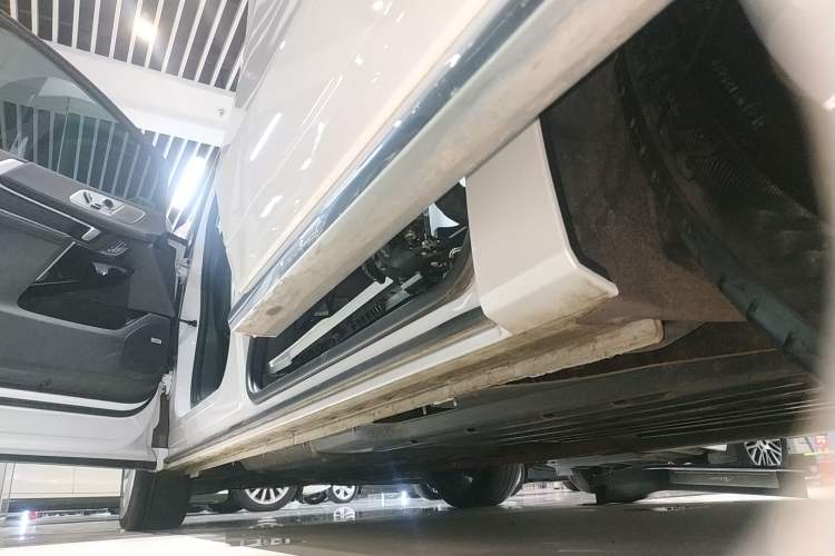 Used Buick Century 2023 2.0T Six-Seater Yinshi Edition Left Side Sill