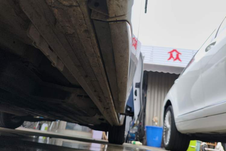 Used Buick Century 2023 2.0T Six-Seater Yinshi Edition Left Side Sill