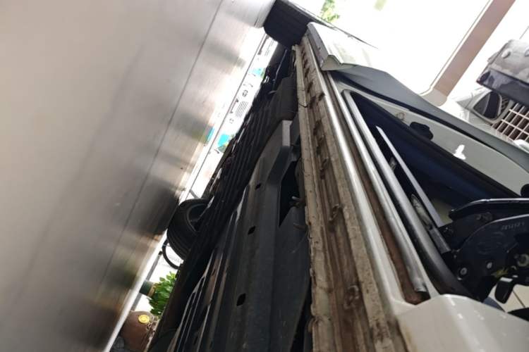Used Buick Century 2023 2.0T Six-Seater Yinshi Edition Left Side Sill