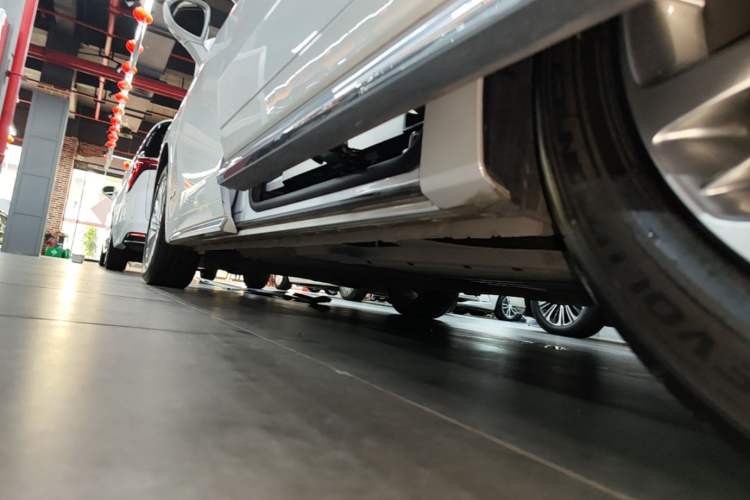 Used Buick Century 2023 2.0T Seven-Seater Yinshi Edition Left Side Sill