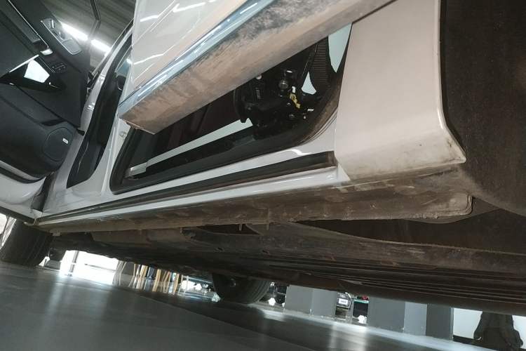 Used Buick Century 2023 2.0T Six-Seater Yinshi Edition Left Side Sill