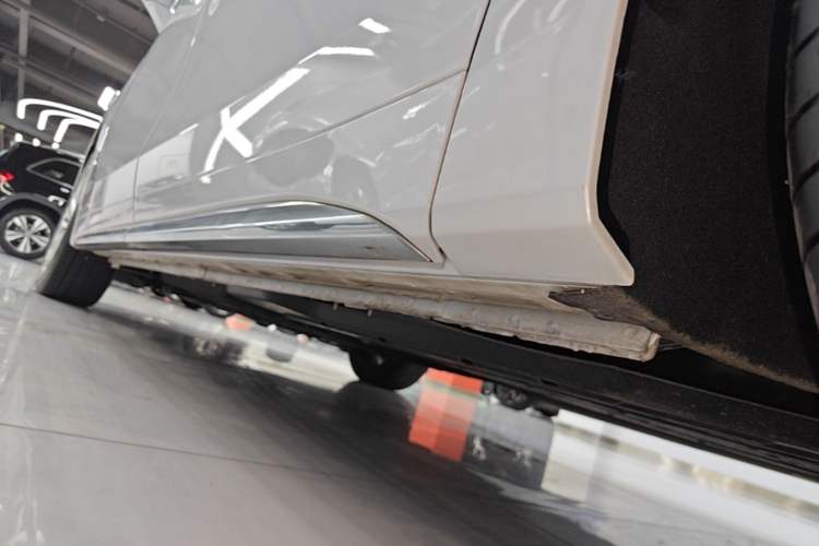 Used Buick Century 2023 2.0T Six-Seater Yinshi Edition Left Side Sill