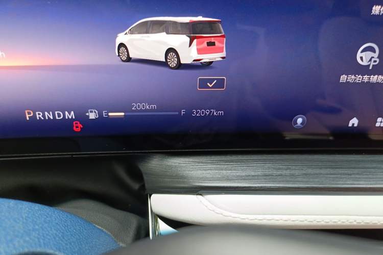 Used Buick Century 2023 2.0T Six-Seater Yinshi Edition Odometer Close Up