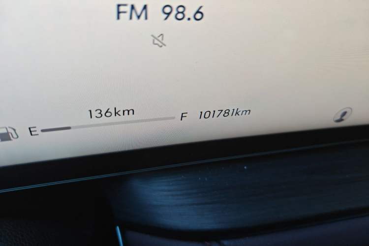 Used Buick Century 2023 2.0T Six-Seater Yinshi Edition Odometer Close Up