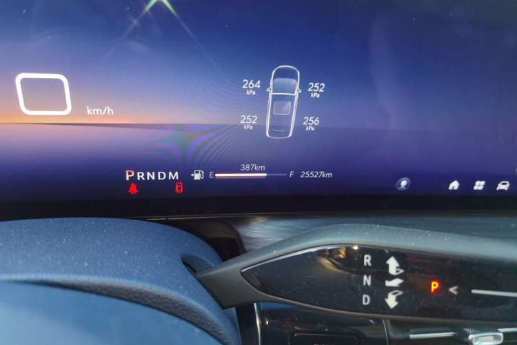 Used Buick Century 2023 2.0T Six-Seater Yinshi Edition Odometer Close Up